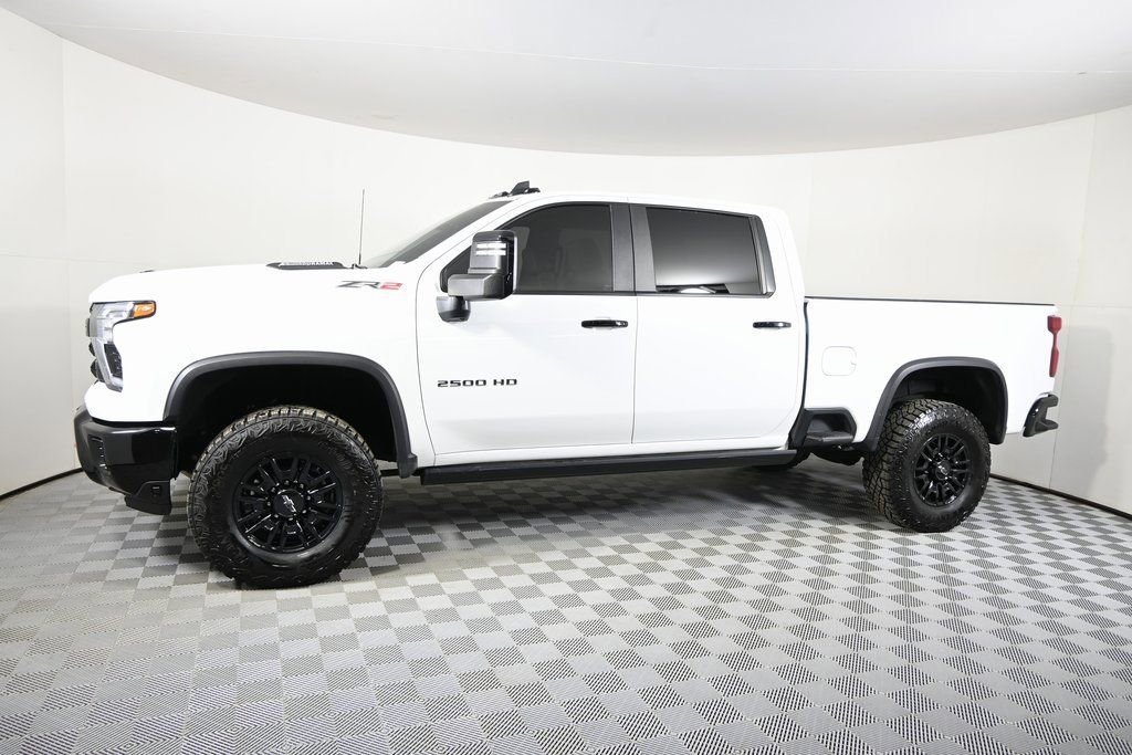 Used 2024 Chevrolet Silverado 2500 ZR2 w/ Technology Package image 2