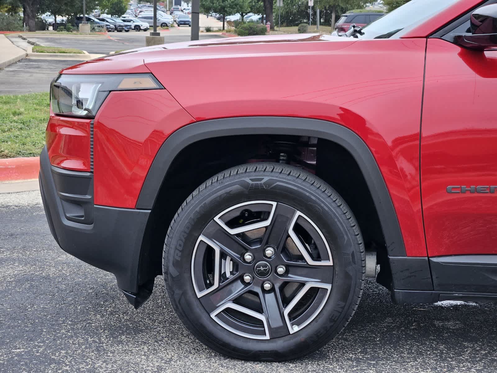 Used 2026 Jeep Cherokee Laredo AWD/4WD image 8