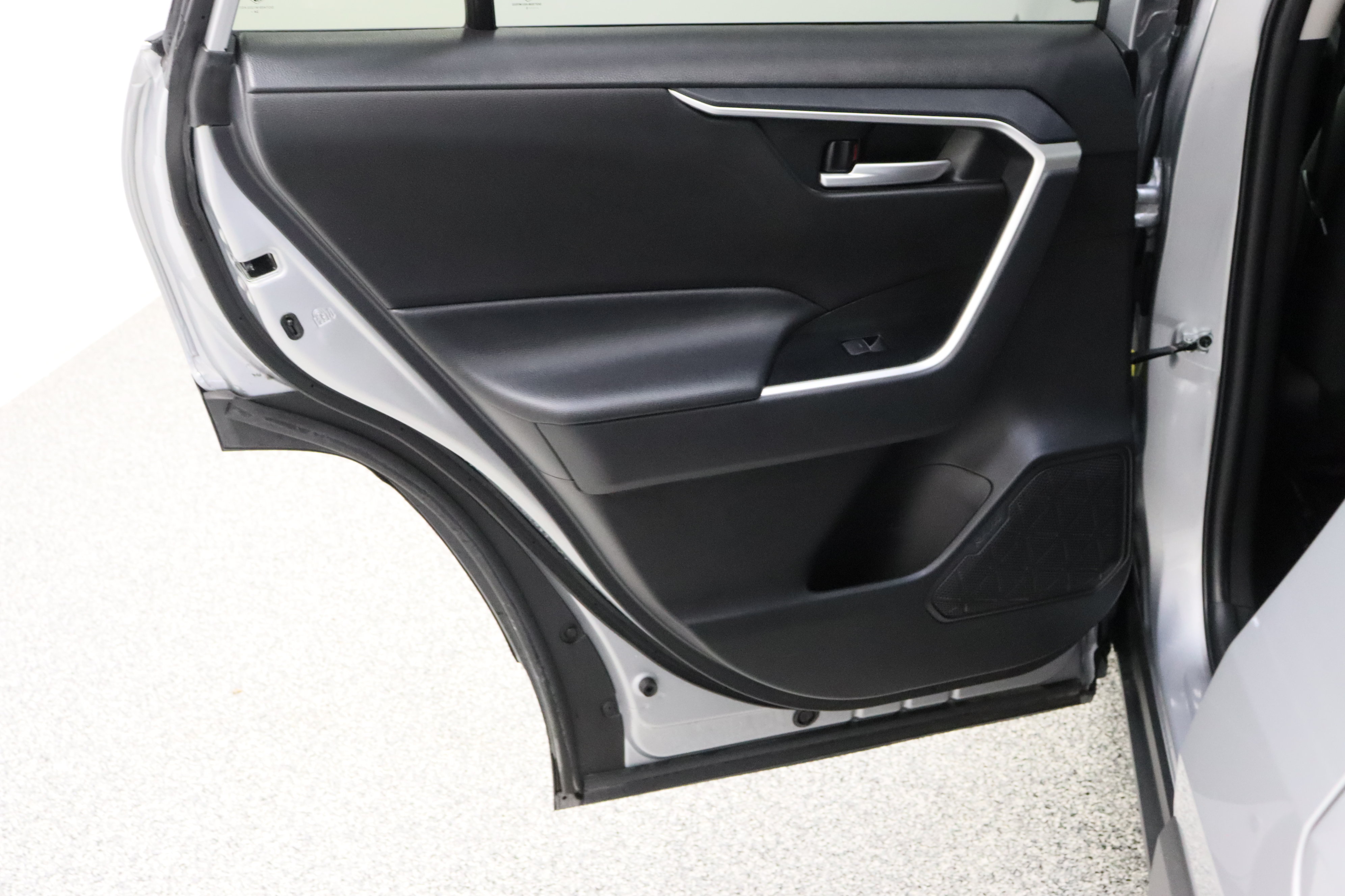 Used 2025 Toyota RAV4 XLE FWD image 26