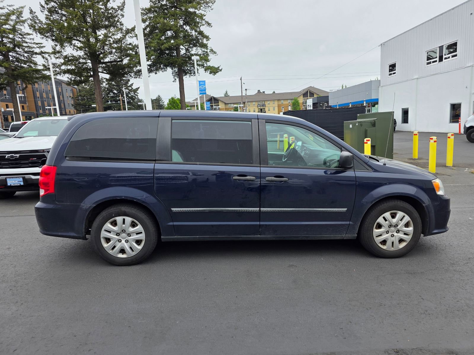 Used 2016 Dodge Grand Caravan American Value Package w/ UConnect Hands-Free Group FWD image 4