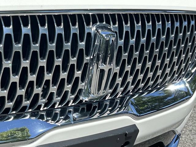 Used 2022 Lincoln Nautilus FWD w/ Premium Package image 11