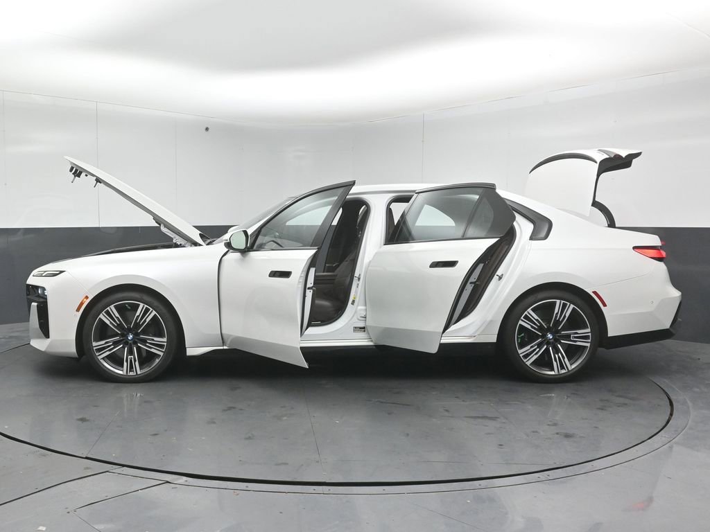 Used 2023 BMW 760i xDrive w/ Luxury Rear Seating Package image 55