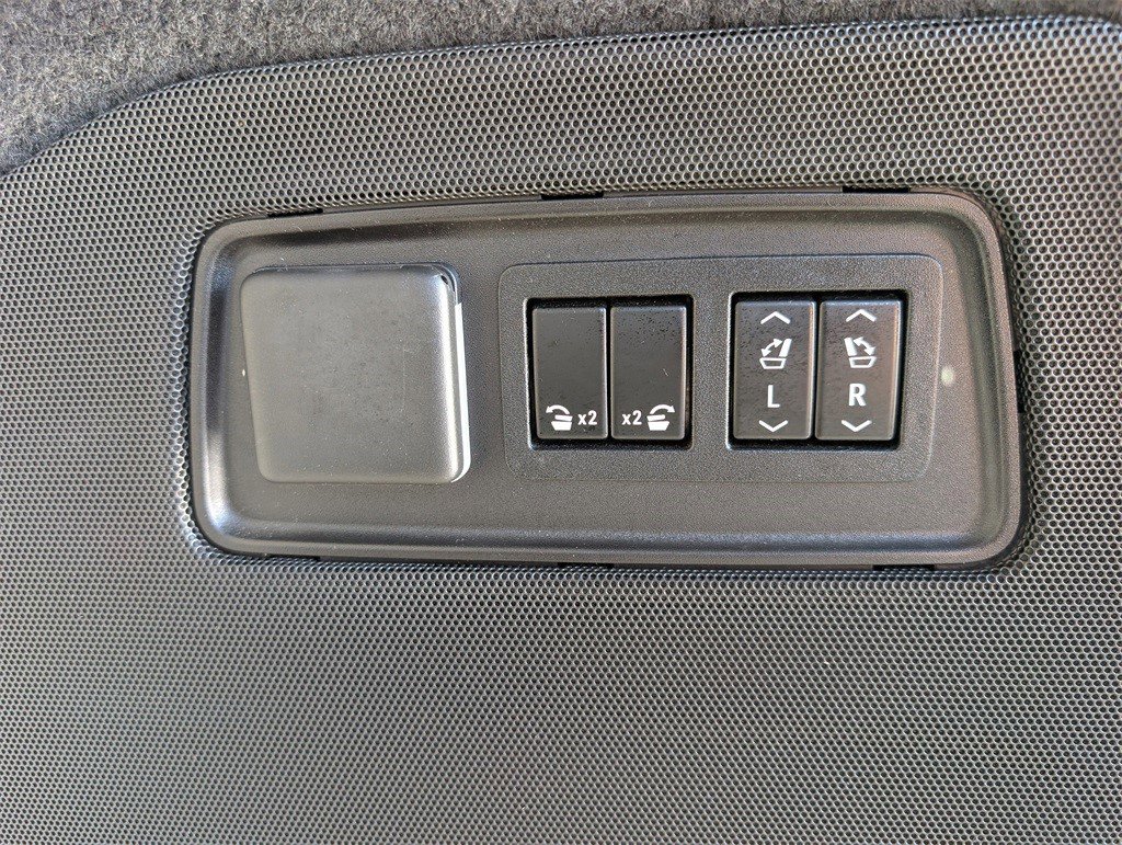 Certified 2022 Cadillac Escalade Sport Platinum w/ Heavy-Duty Trailer Package image 18