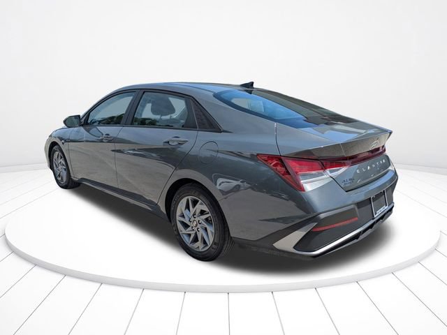 Used 2024 Hyundai Elantra SEL FWD image 6