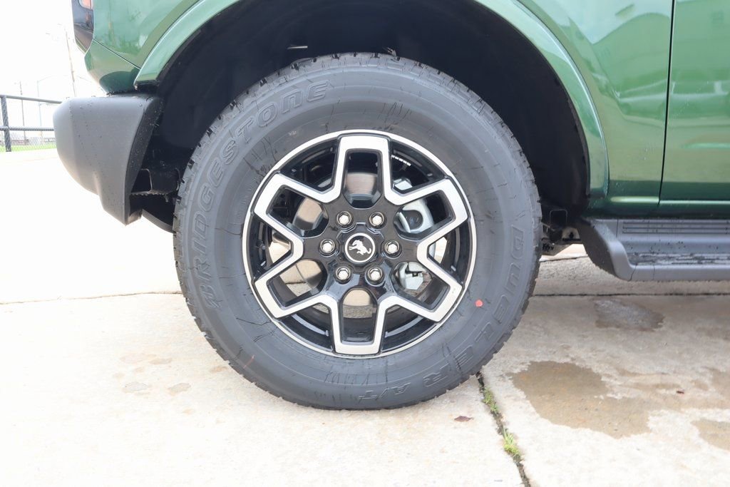 New 2025 Ford Bronco Outer Banks image 2