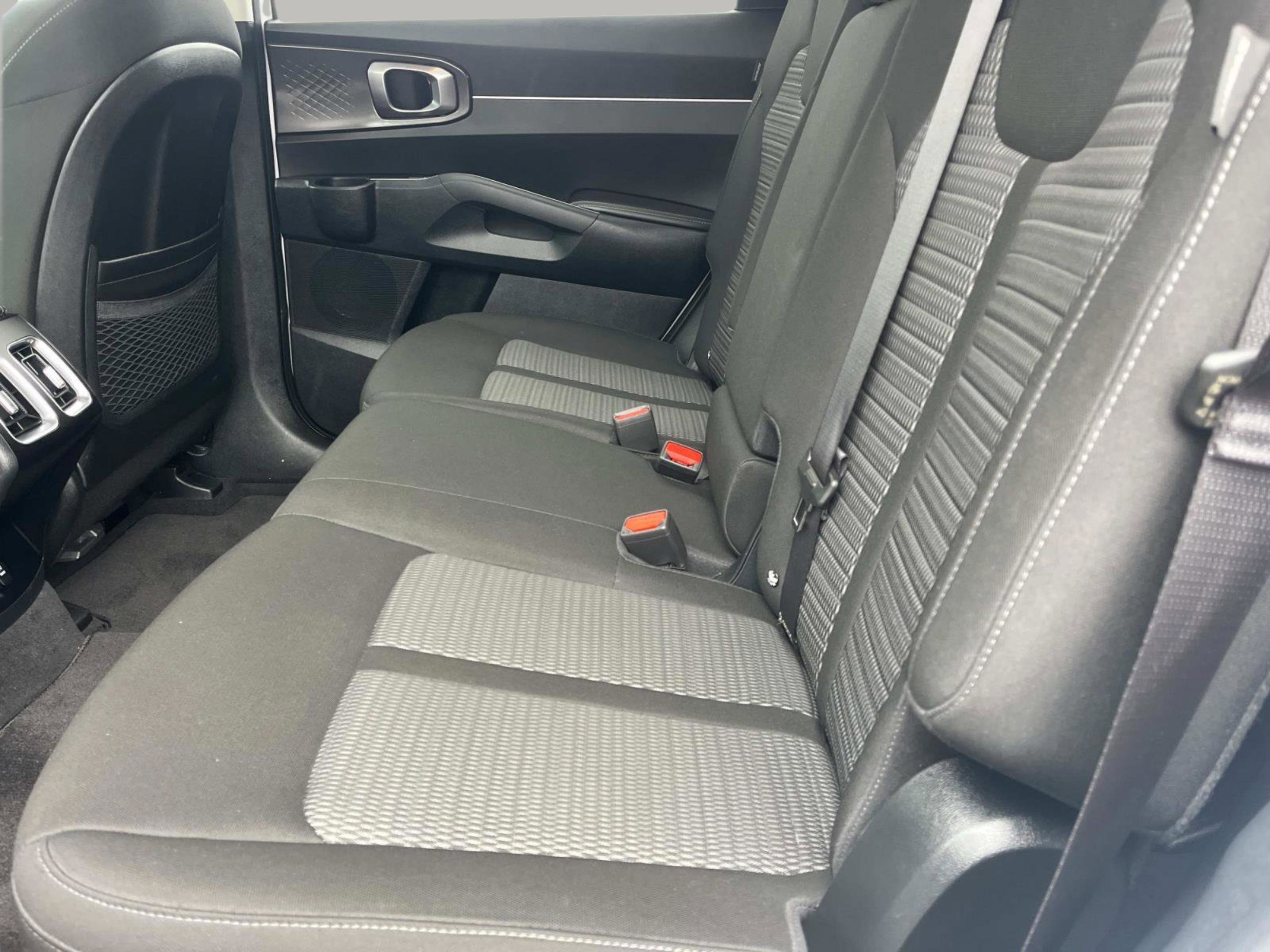 Used 2025 Kia Sorento LX FWD image 15