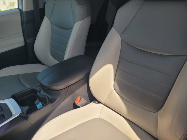 Used 2020 Toyota RAV4 XLE Premium FWD image 13