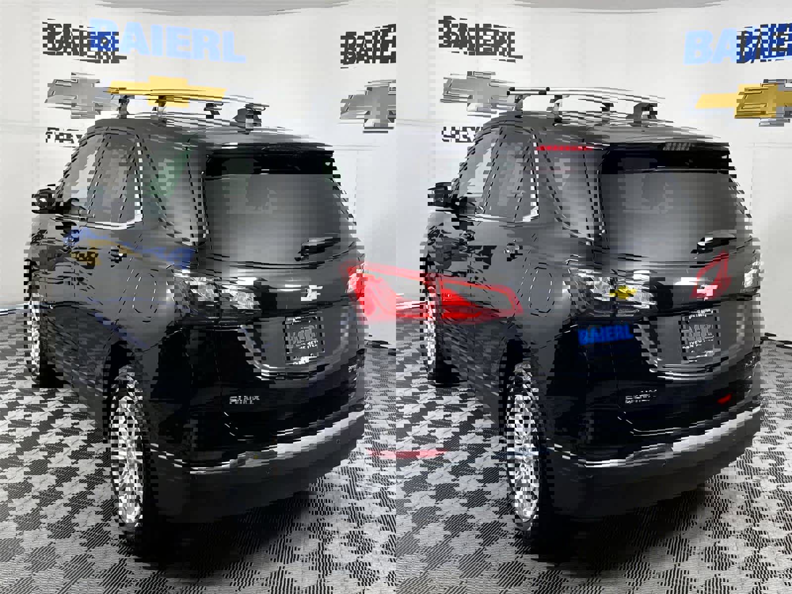 Used 2018 Chevrolet Equinox LT image 3