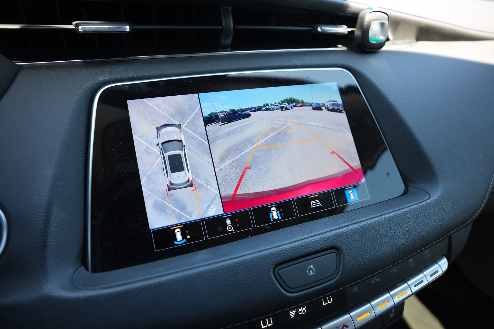 Used 2022 Cadillac XT4 Premium Luxury w/ Enhanced Visibility Package image 13