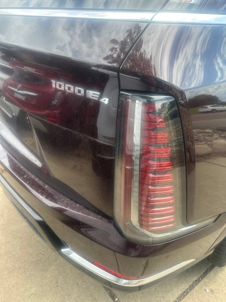 Used 2025 Cadillac Escalade IQ Luxury 2 w/ LPO, Premium Carpet Package AWD/4WD image 9