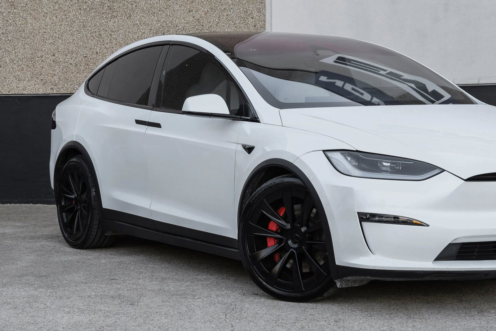 Used 2023 Tesla Model X Plaid image 9