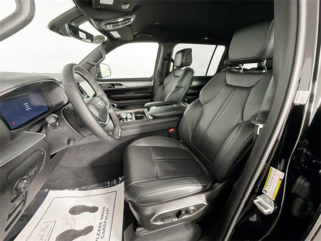 Used 2025 Jeep Wagoneer 4WD image 22