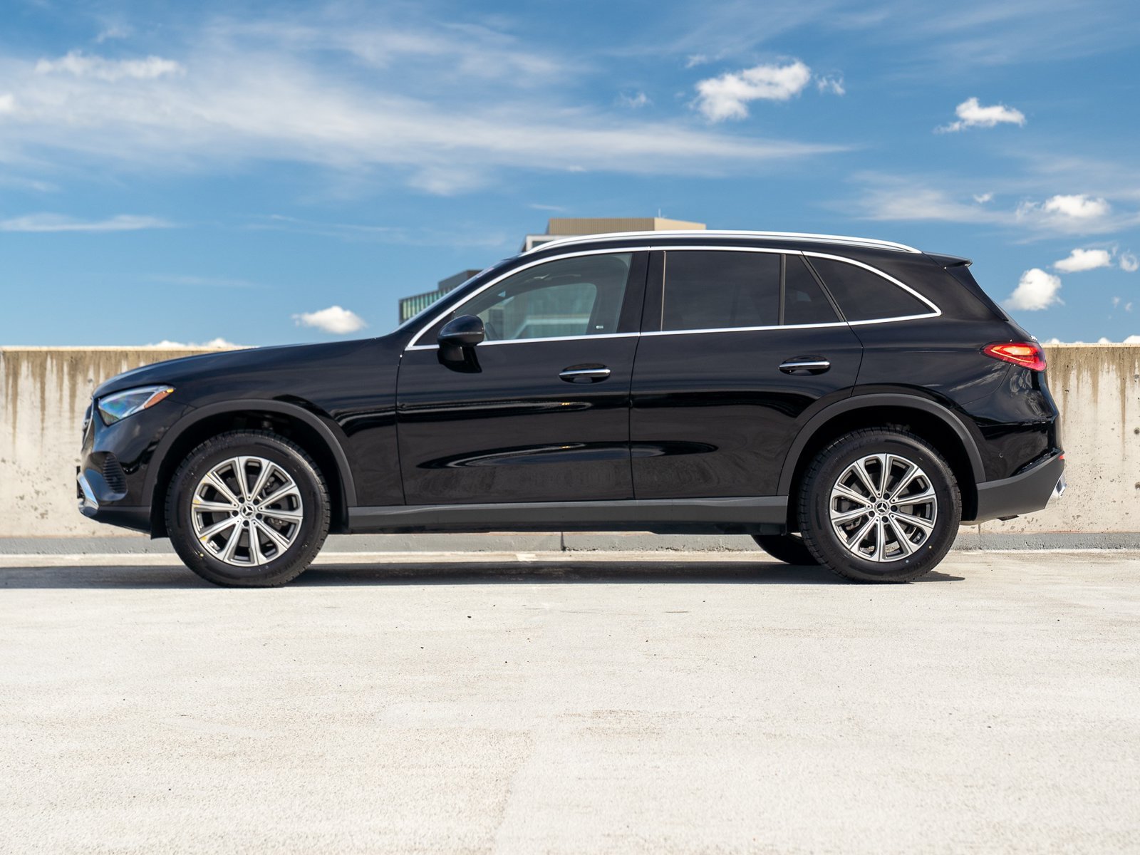 Used 2023 Mercedes-Benz GLC 300 4MATIC image 4