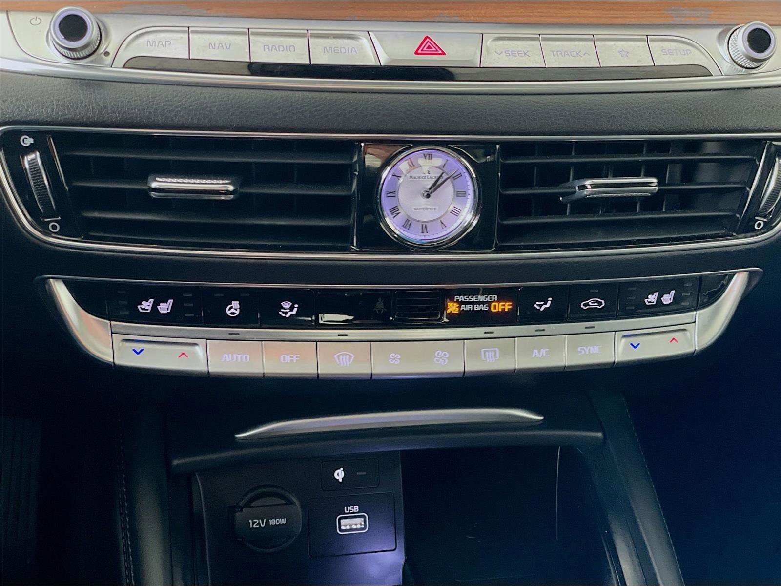 Used 2019 Kia K900 Luxury w/ VIP Package image 19