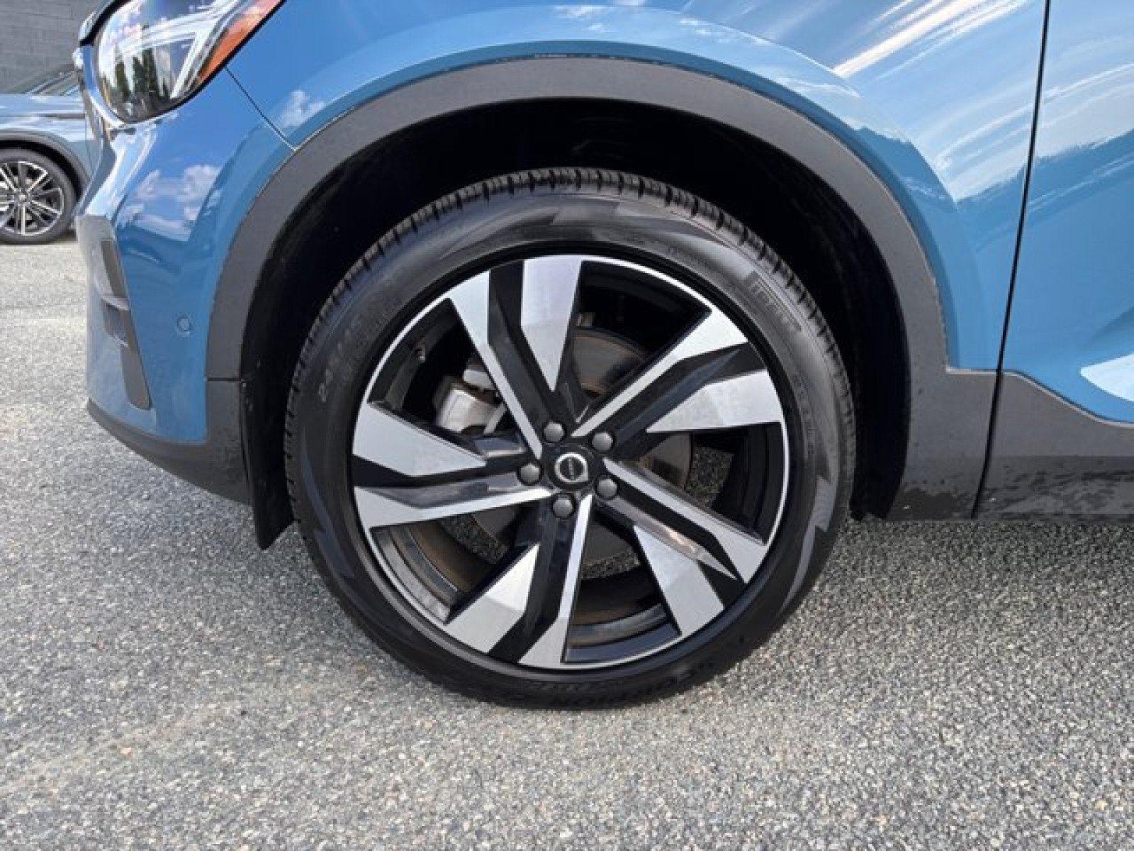 Used 2023 Volvo XC40 B5 Plus w/ Driver Assist Package AWD/4WD image 9