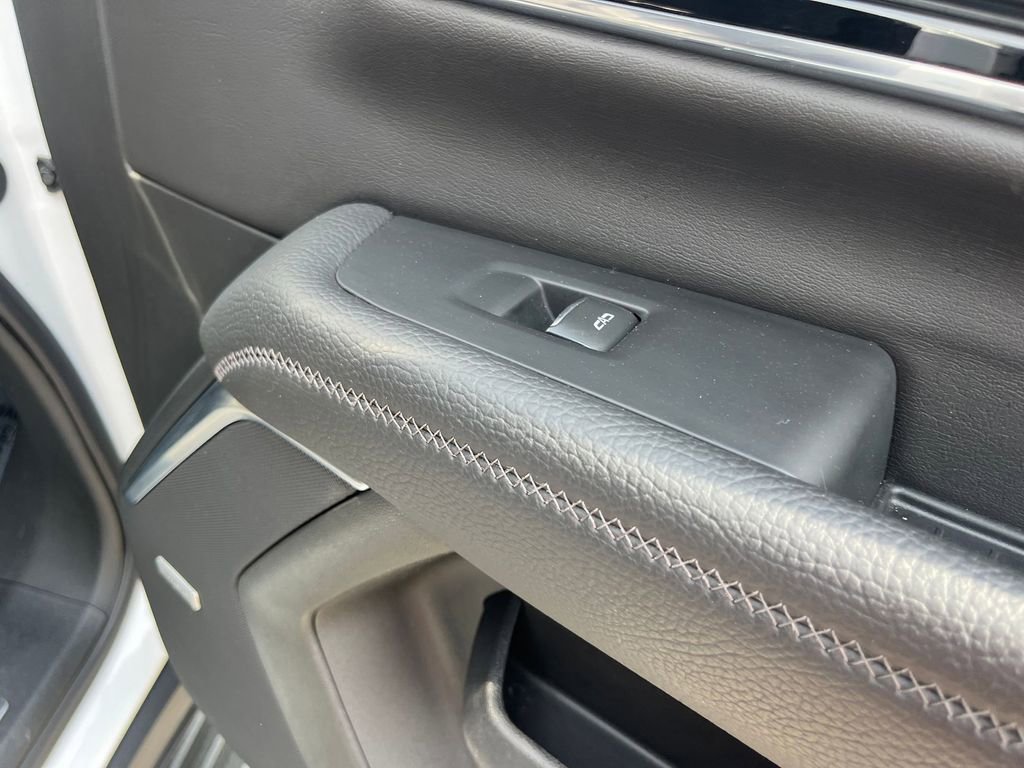 Used 2025 GMC Yukon XL Denali image 37