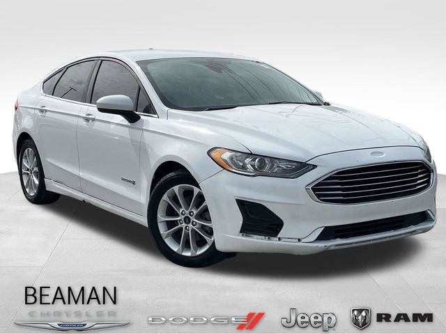 Used 2019 Ford Fusion SE image 1