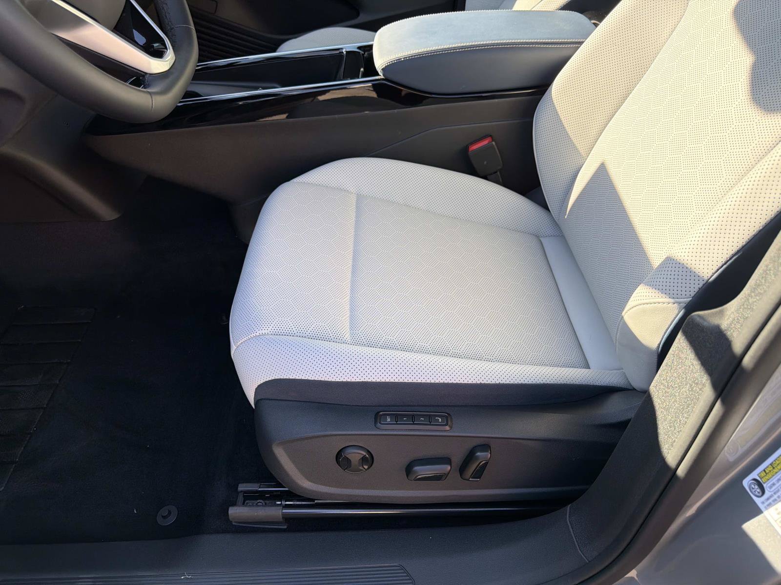 Certified 2025 Volkswagen ID.4 Pro S RWD image 15