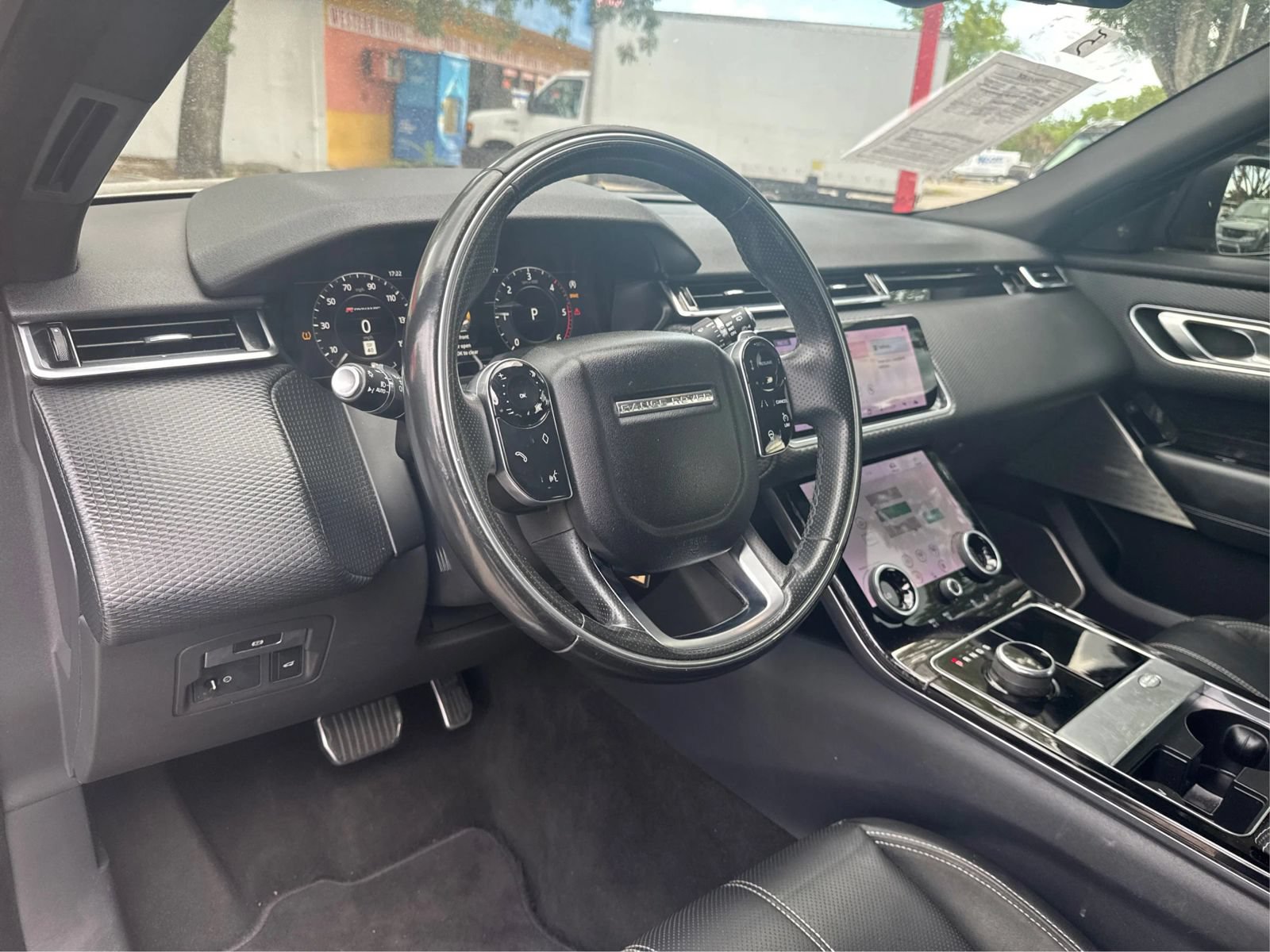 Used 2018 Land Rover Range Rover Velar R-Dynamic SE AWD/4WD image 20