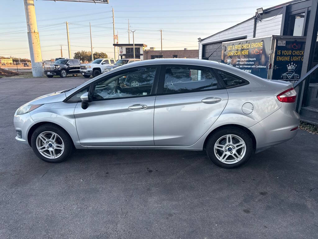 Used 2018 Ford Fiesta SE image 3