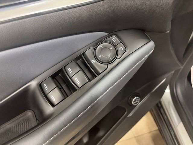 Used 2023 Buick Enclave Essence AWD/4WD image 17
