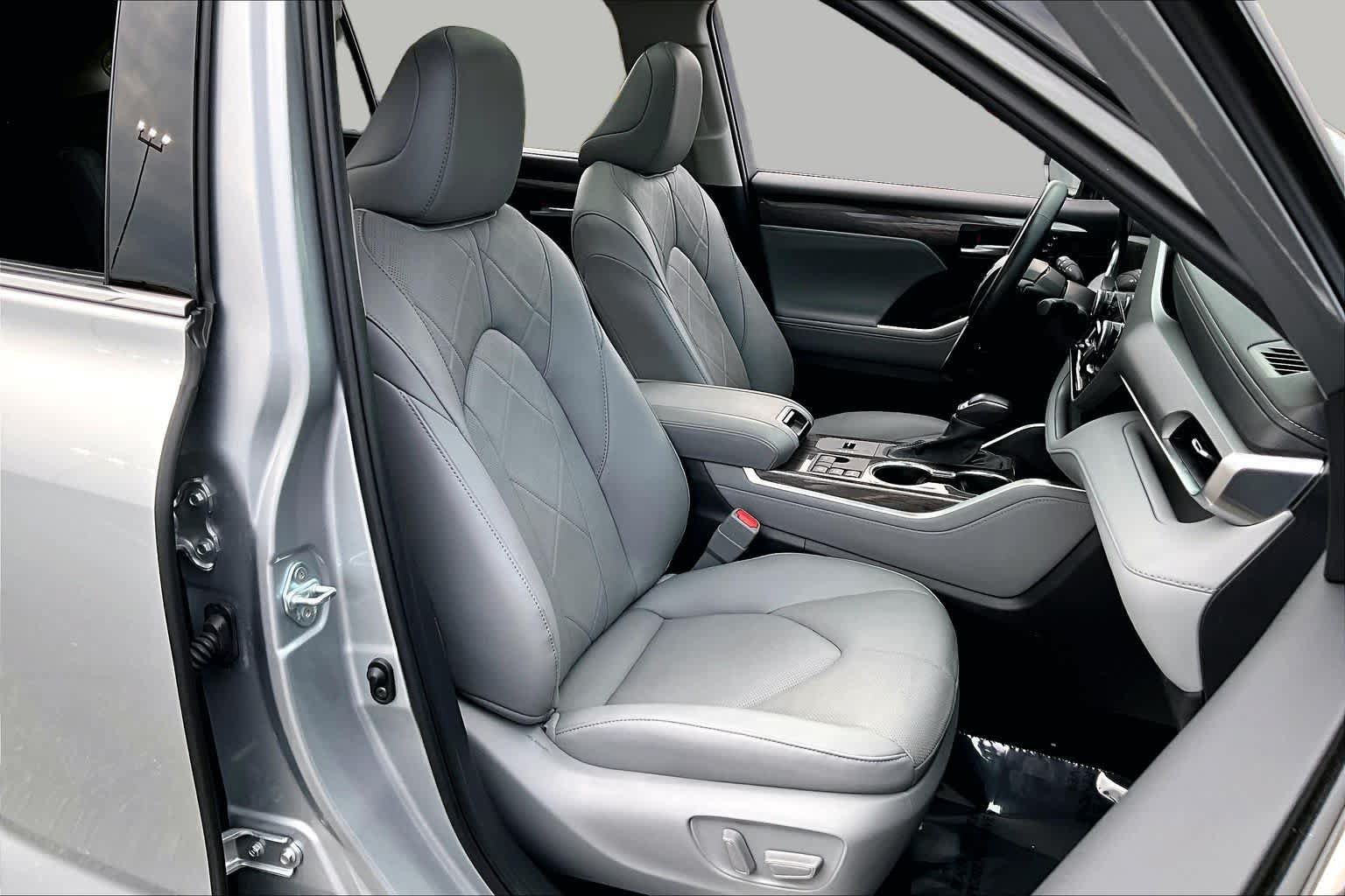 Used 2024 Toyota Highlander Platinum AWD/4WD image 9