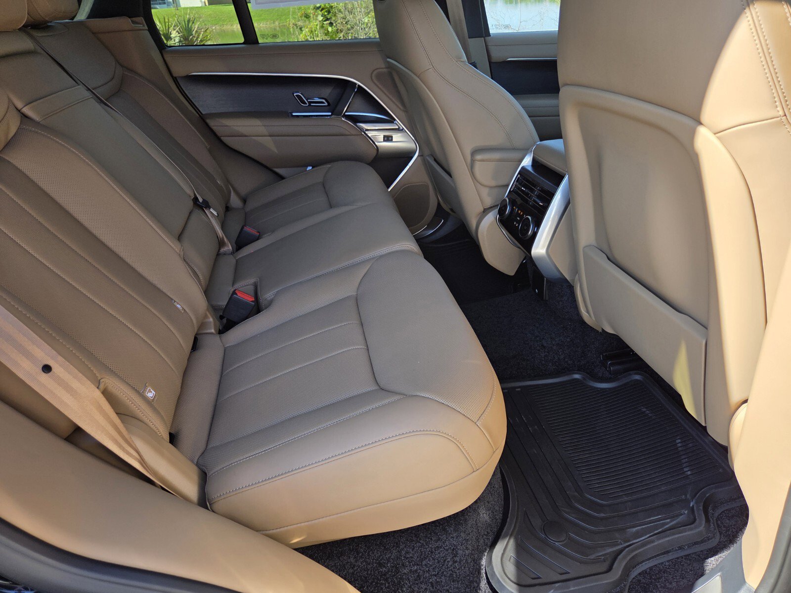 New 2025 Land Rover Range Rover SE image 5