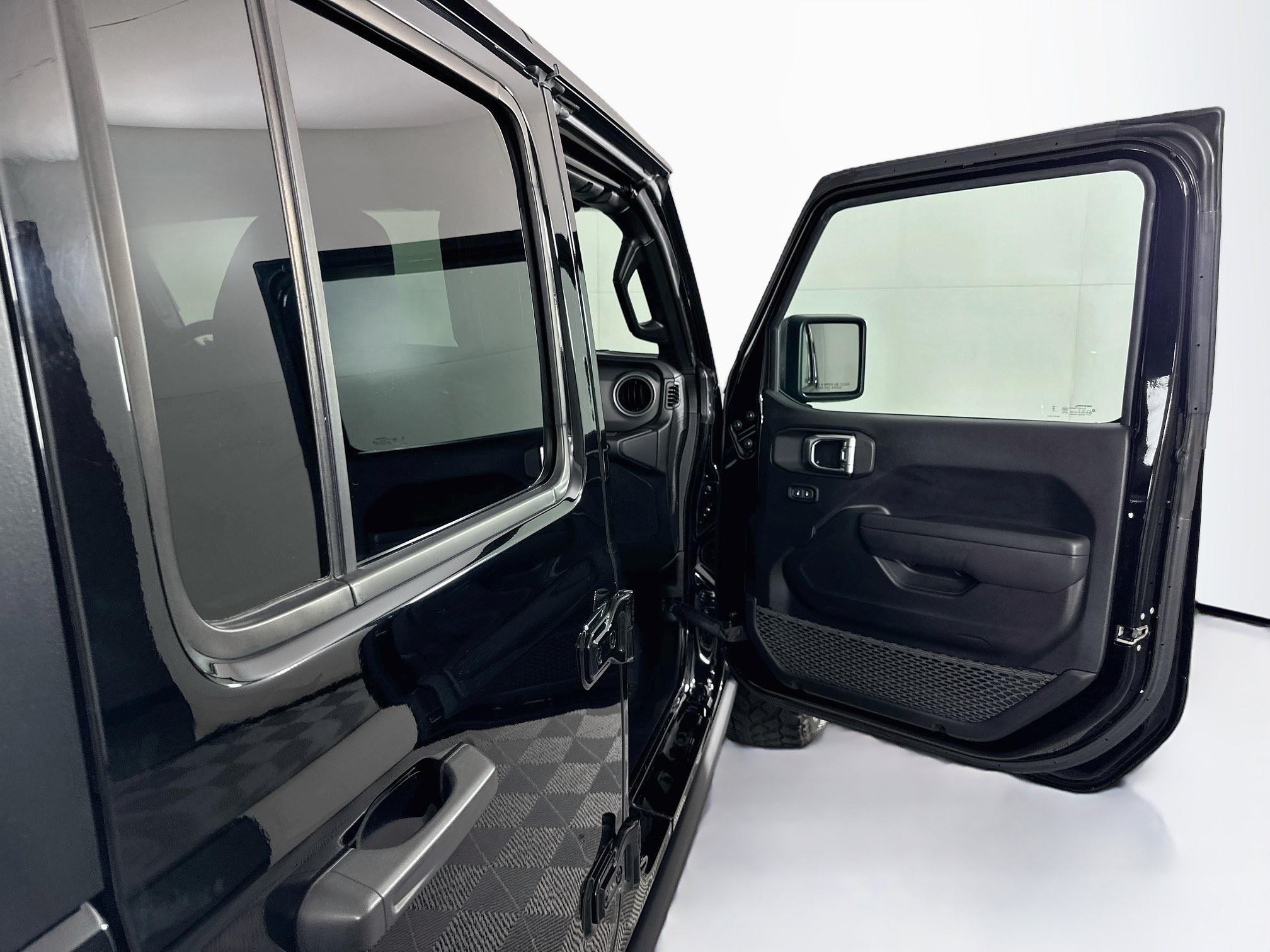 Used 2023 Jeep Wrangler Unlimited AWD/4WD image 29