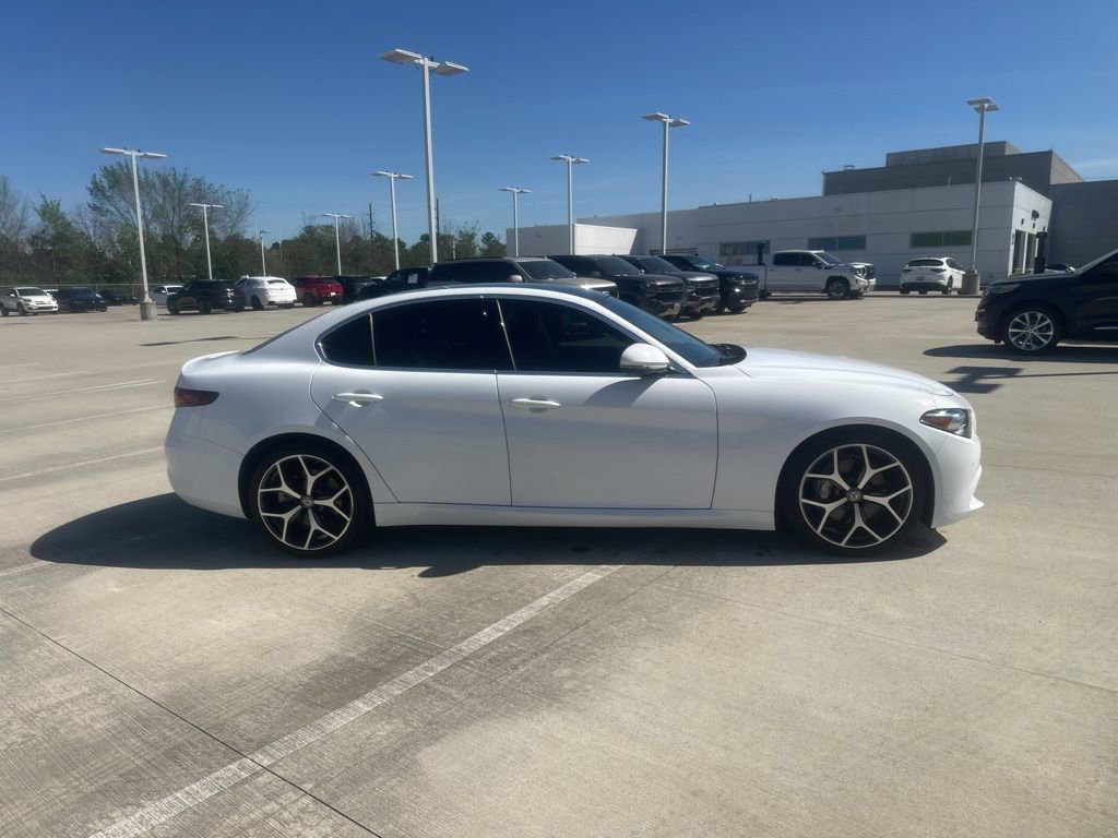 Used 2019 Alfa Romeo Giulia Ti image 4