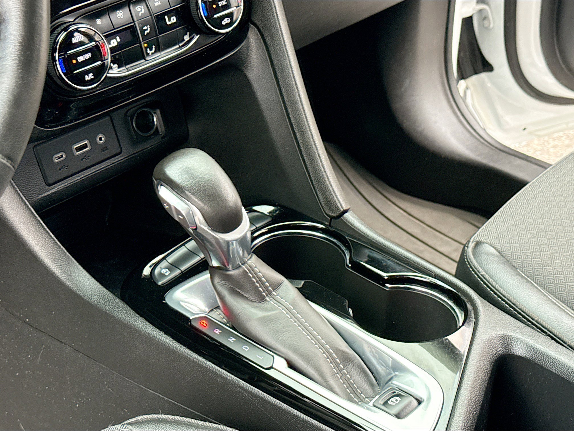 Used 2021 Buick Encore GX Select w/ Sport Touring Package image 11