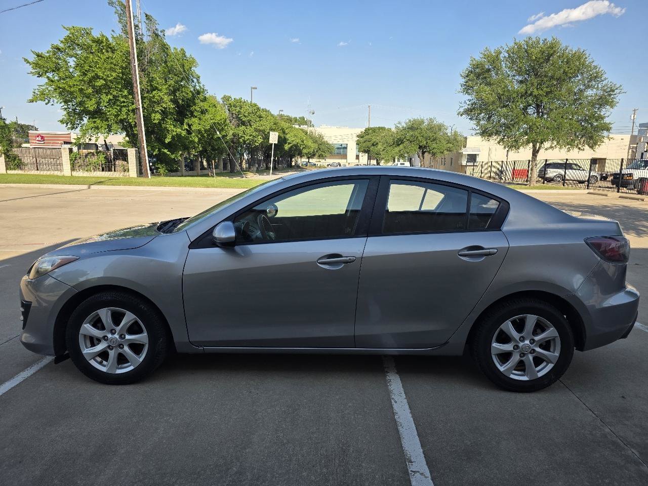 Used 2010 MAZDA MAZDA3 i Touring FWD image 37