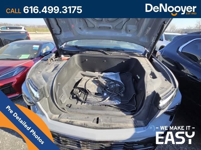 Used 2025 Chevrolet Silverado EV RST AWD/4WD image 9