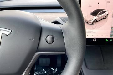 Used 2023 Tesla Model Y Long Range AWD/4WD image 20