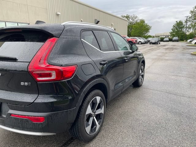 Used 2025 Volvo XC40 B5 Plus AWD/4WD image 3
