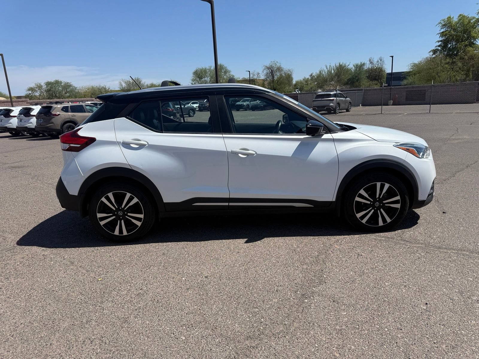 Used 2018 Nissan Kicks SR w/ Premium Package FWD image 4
