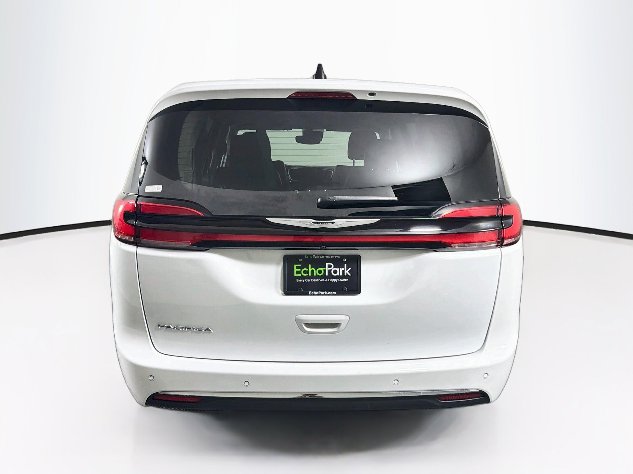 Used 2024 Chrysler Pacifica Touring-L FWD image 7