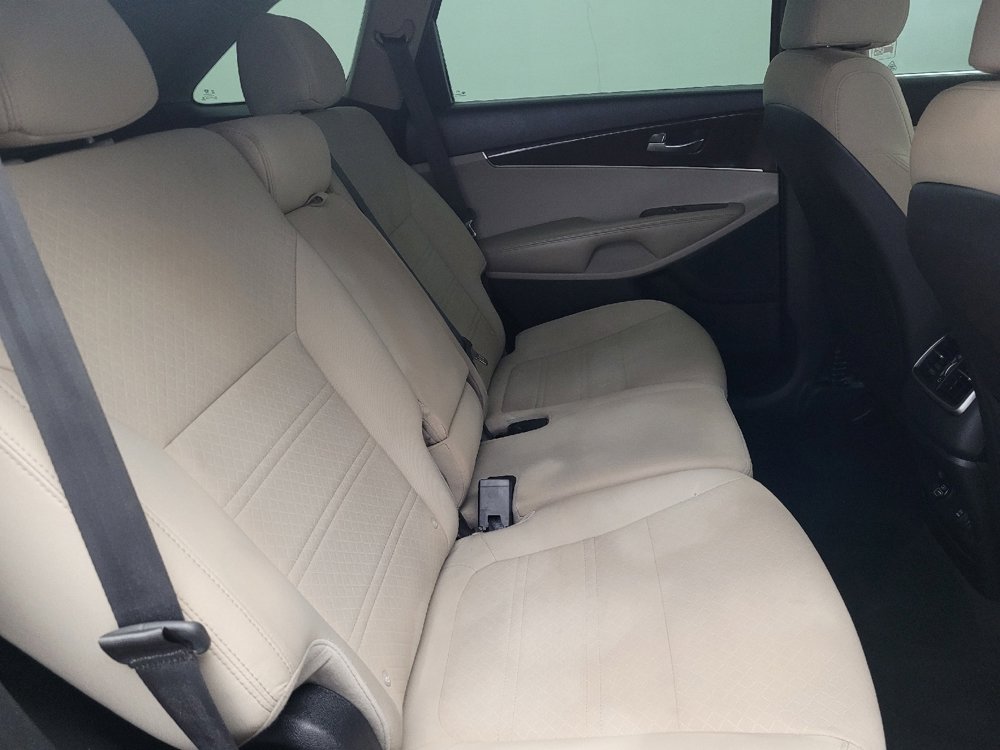 Used 2018 Kia Sorento LX image 19