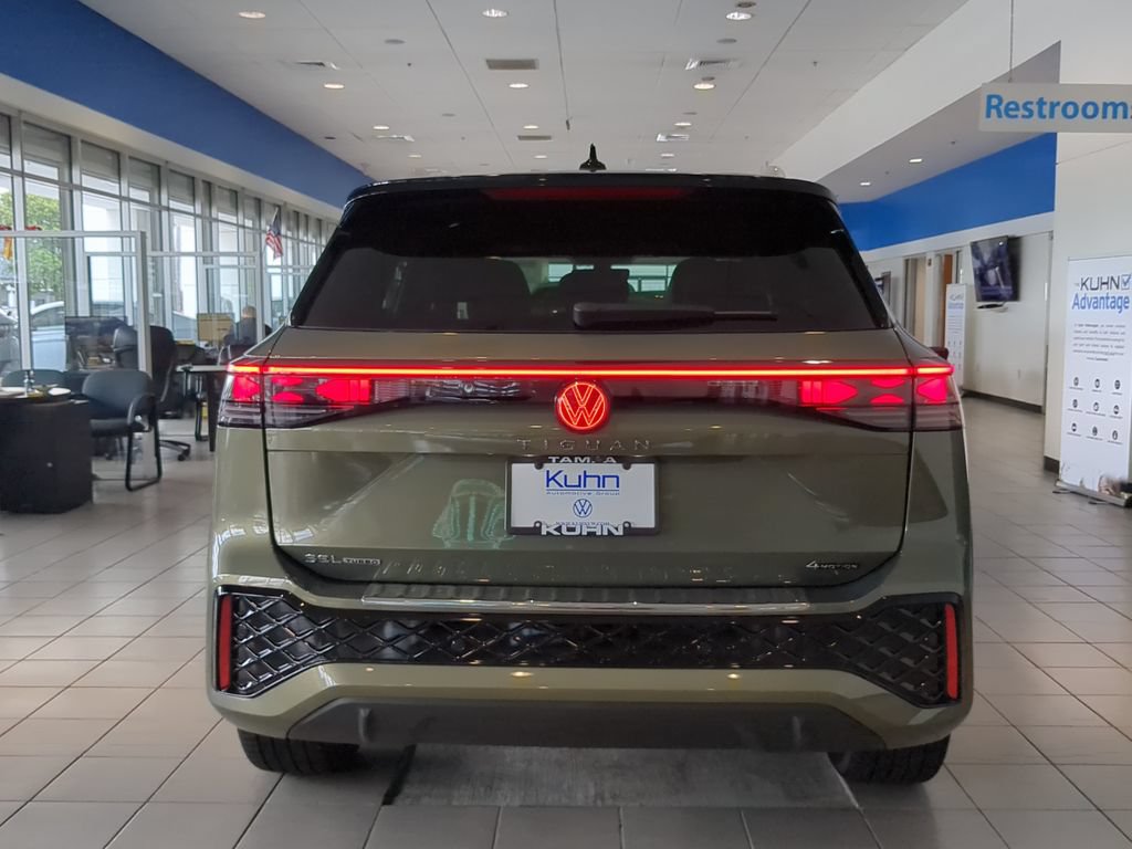 New 2026 Volkswagen Tiguan SEL R-Line AWD/4WD image 3