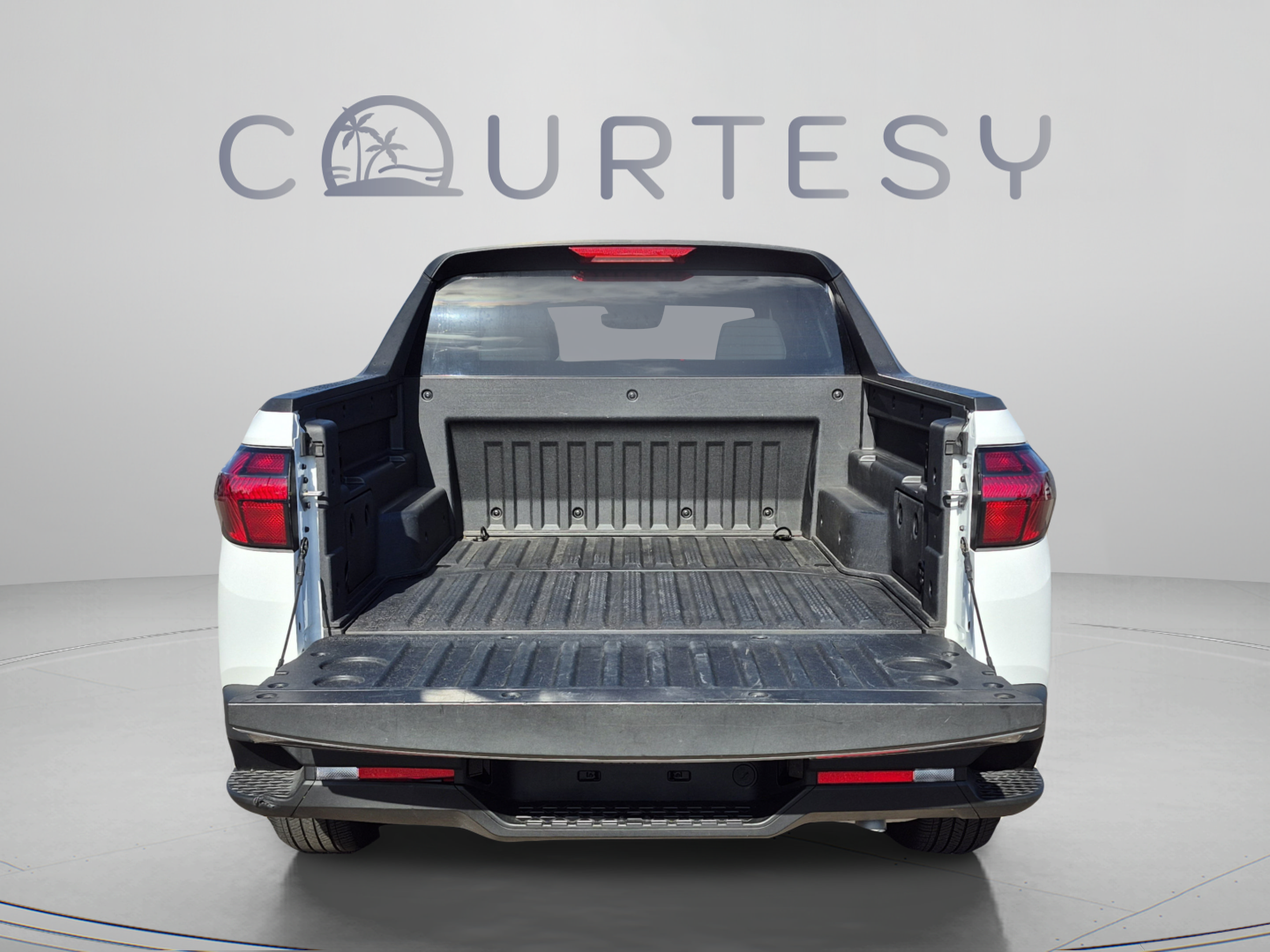 Used 2025 Hyundai Santa Cruz SE FWD image 9