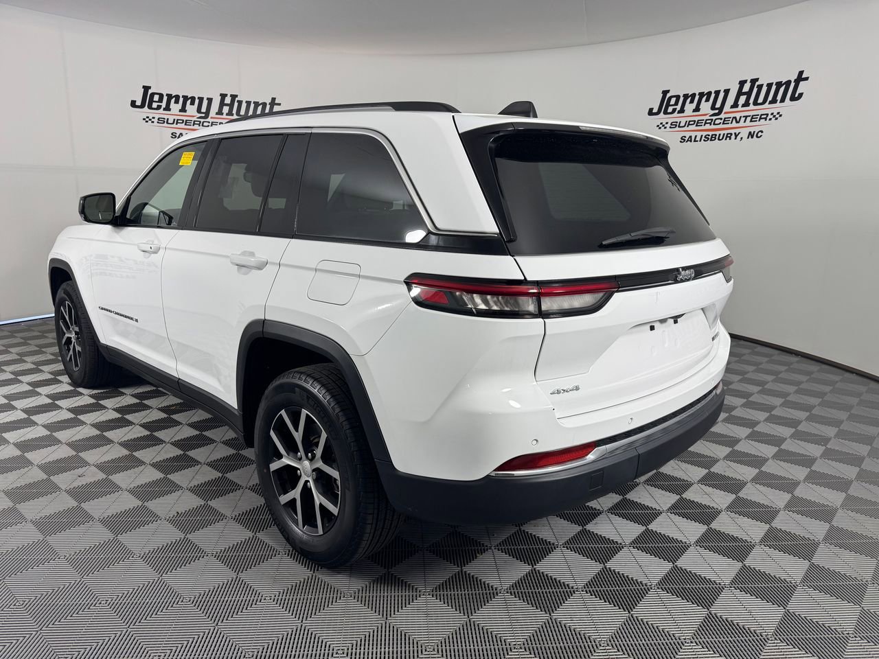 Used 2023 Jeep Grand Cherokee Limited w/ Trailer Tow Prep Group (B) image 10