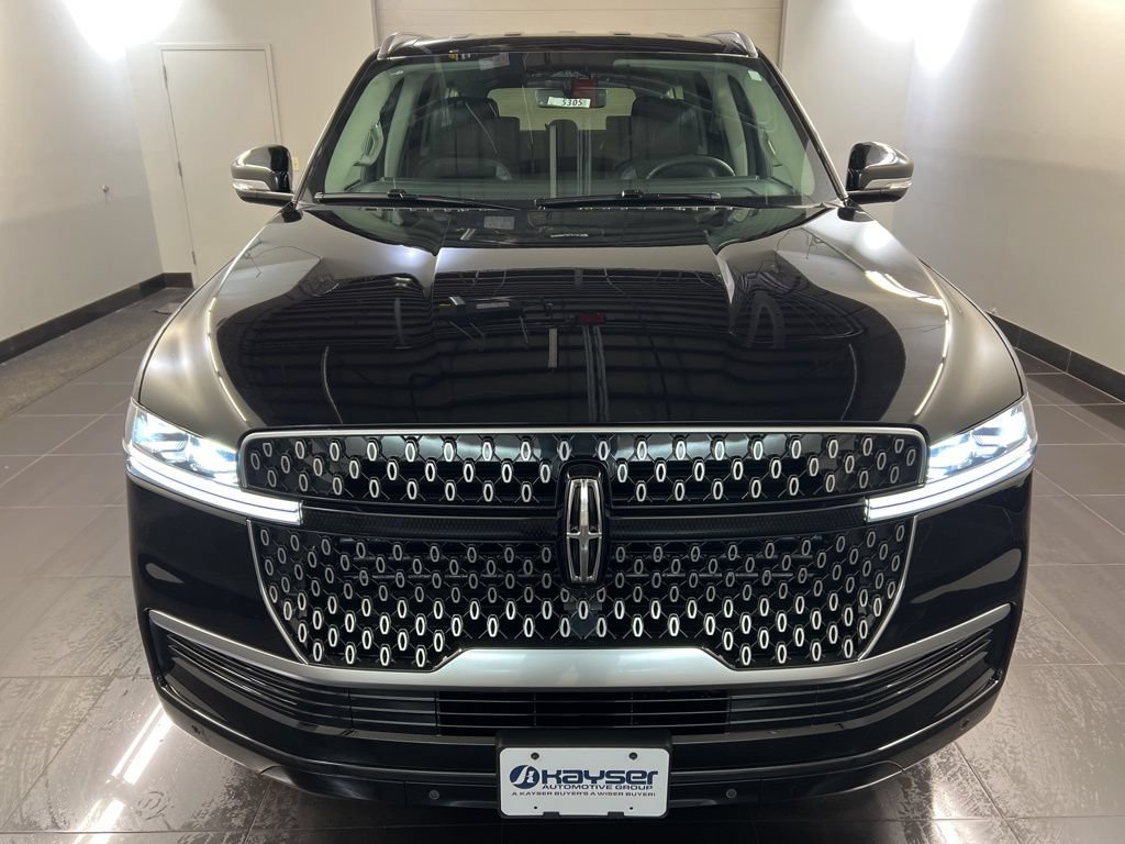 Used 2026 Lincoln Navigator L Premier AWD/4WD image 2