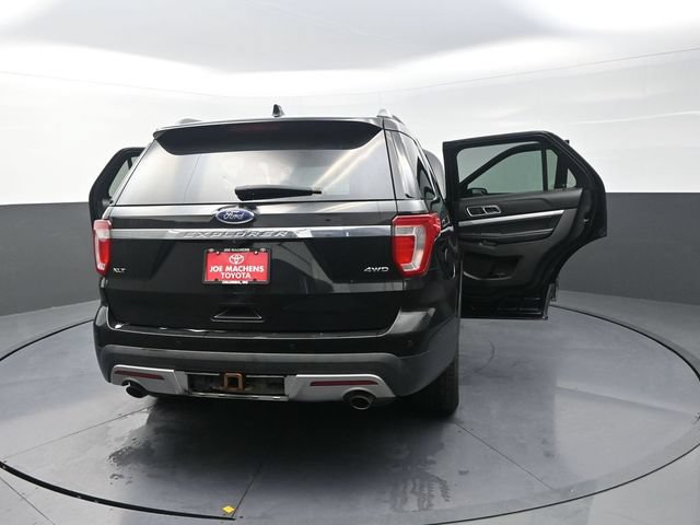 Used 2017 Ford Explorer XLT AWD/4WD image 46