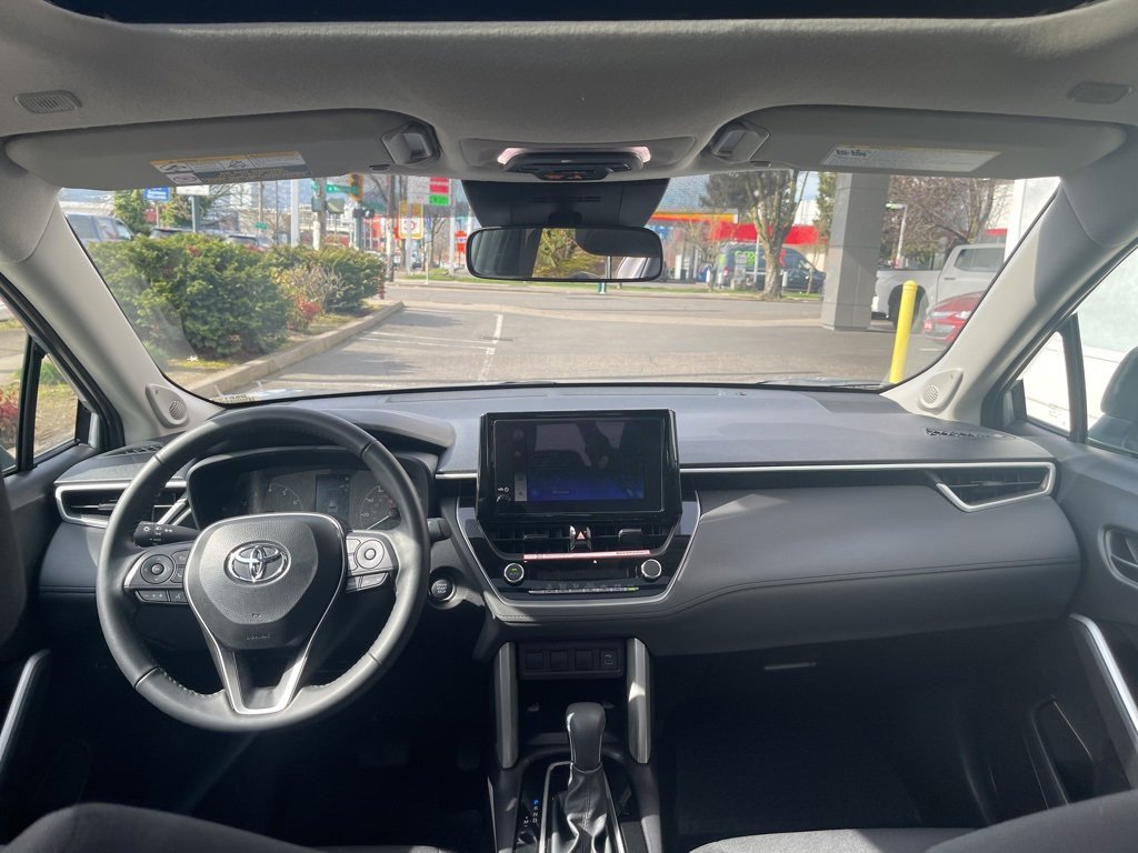 Used 2025 Toyota Corolla Cross LE w/ Moonroof Package image 14