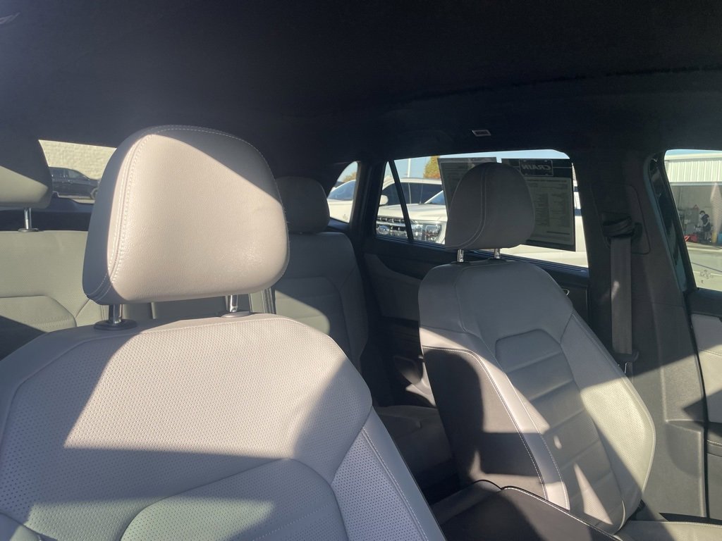 Used 2024 Volkswagen Atlas Cross Sport SEL R-Line image 33