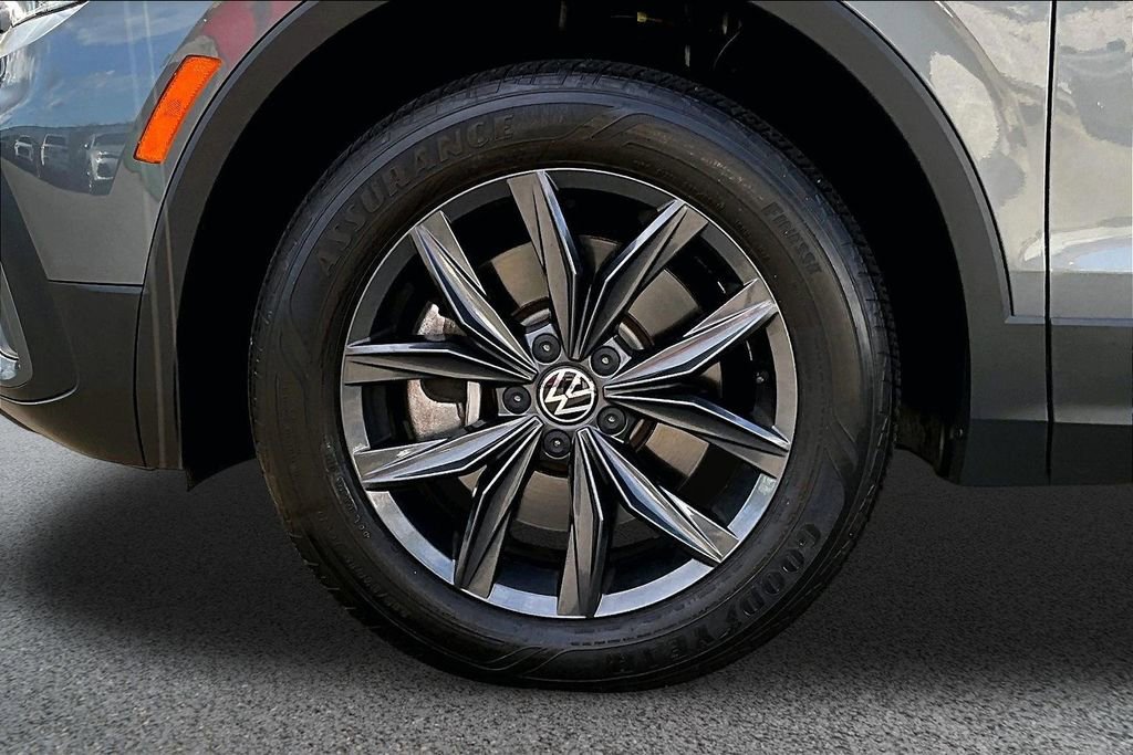 Used 2023 Volkswagen Tiguan SE w/ Panoramic Sunroof Package AWD/4WD image 34