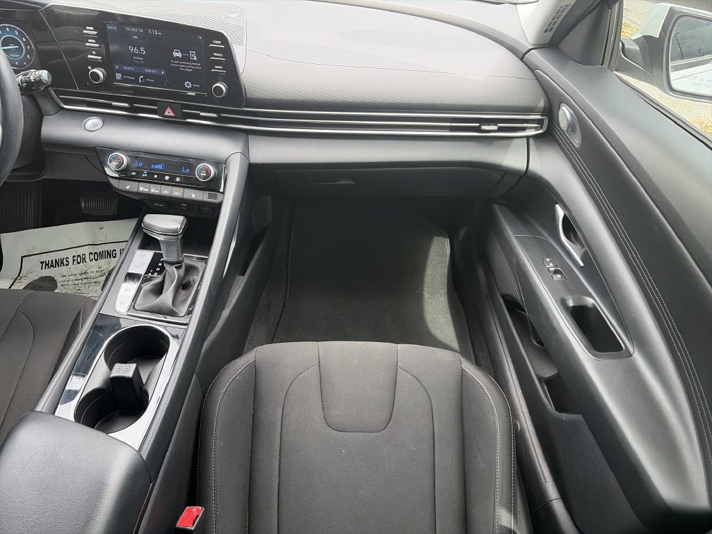 Used 2021 Hyundai Elantra SEL w/ Convenience Package FWD image 17