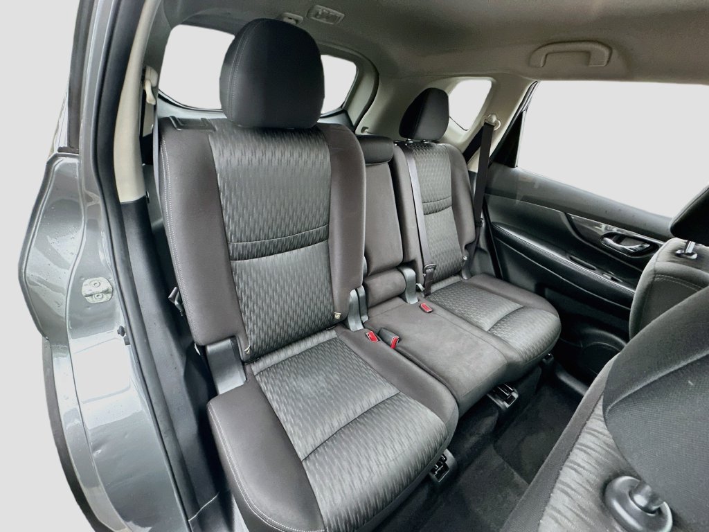 Used 2019 Nissan Rogue SV w/ Premium Package FWD image 26