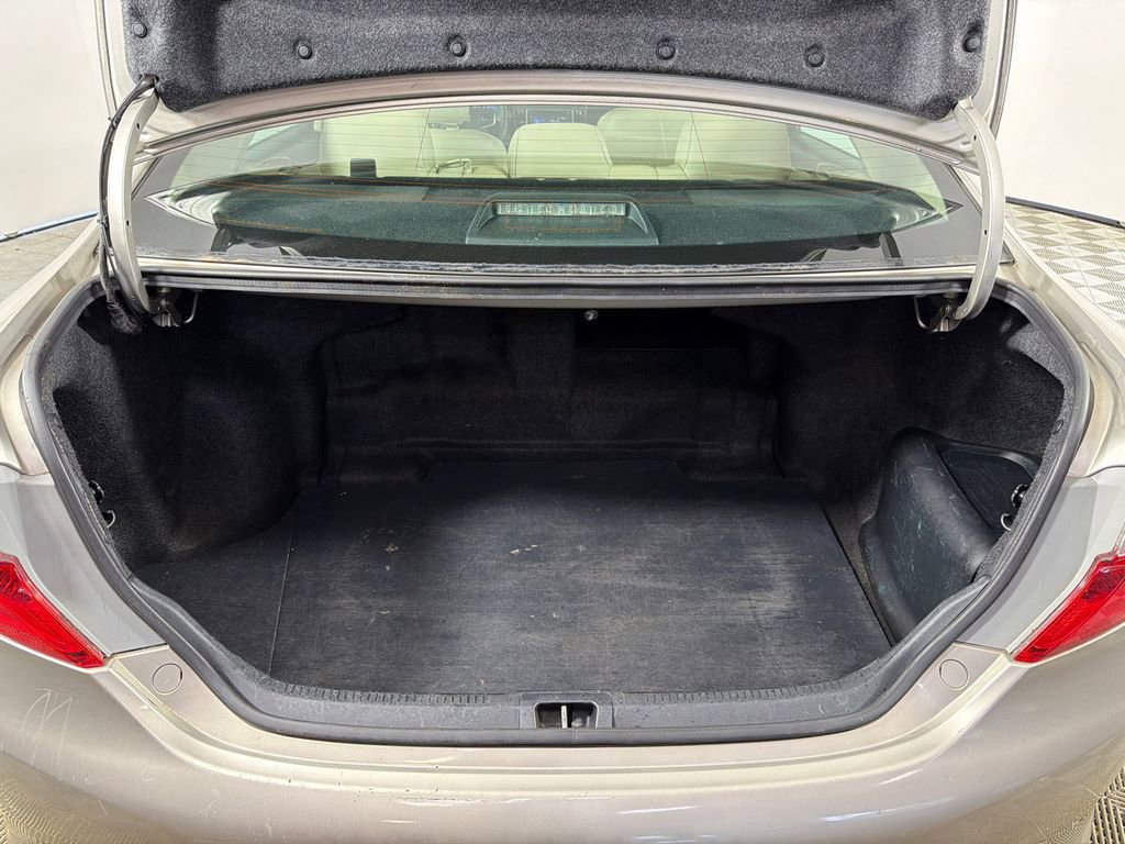 Used 2014 Toyota Camry LE FWD image 15