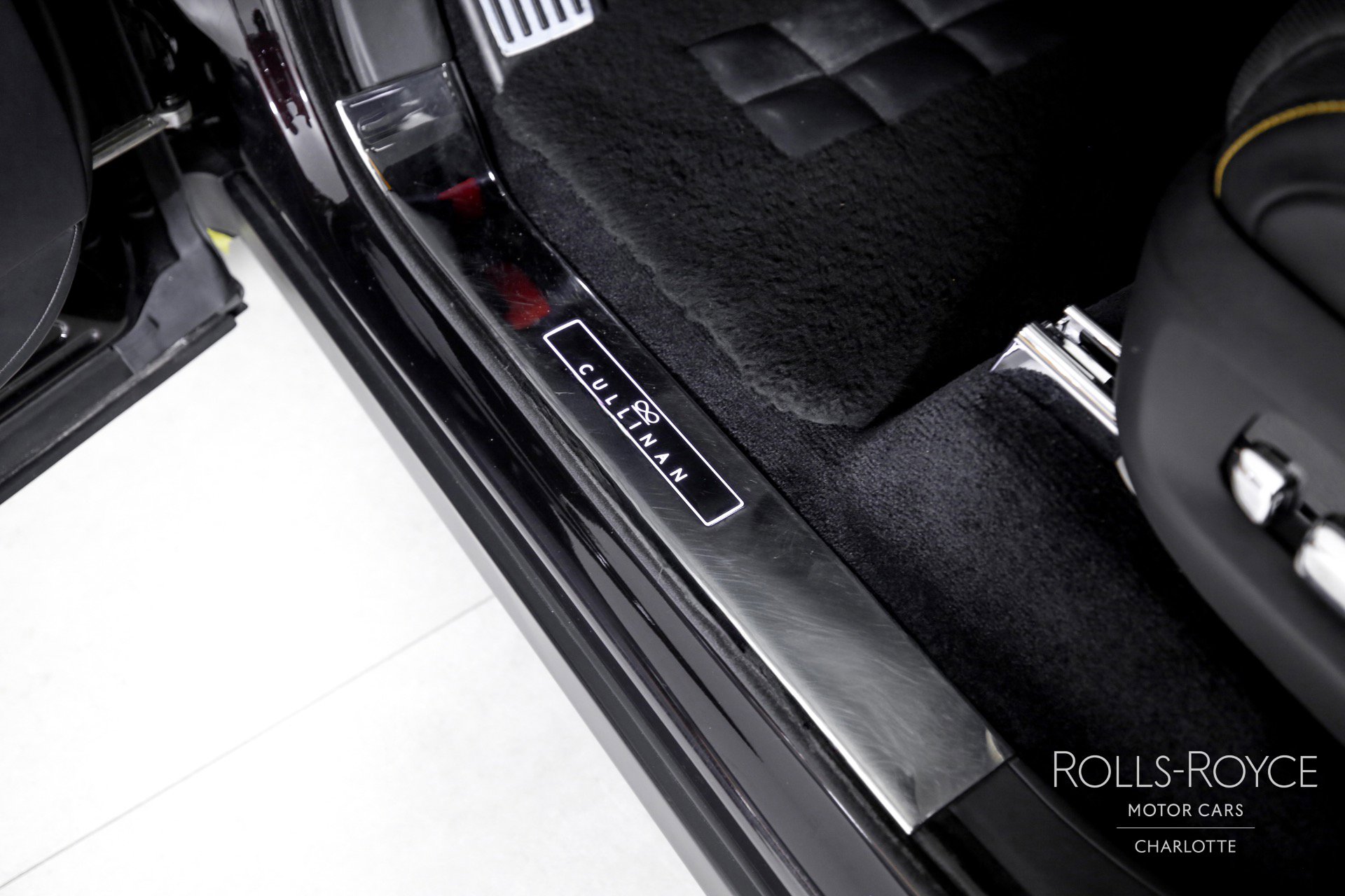 Certified 2023 Rolls-Royce Cullinan Black Badge w/ Driver's Package image 18