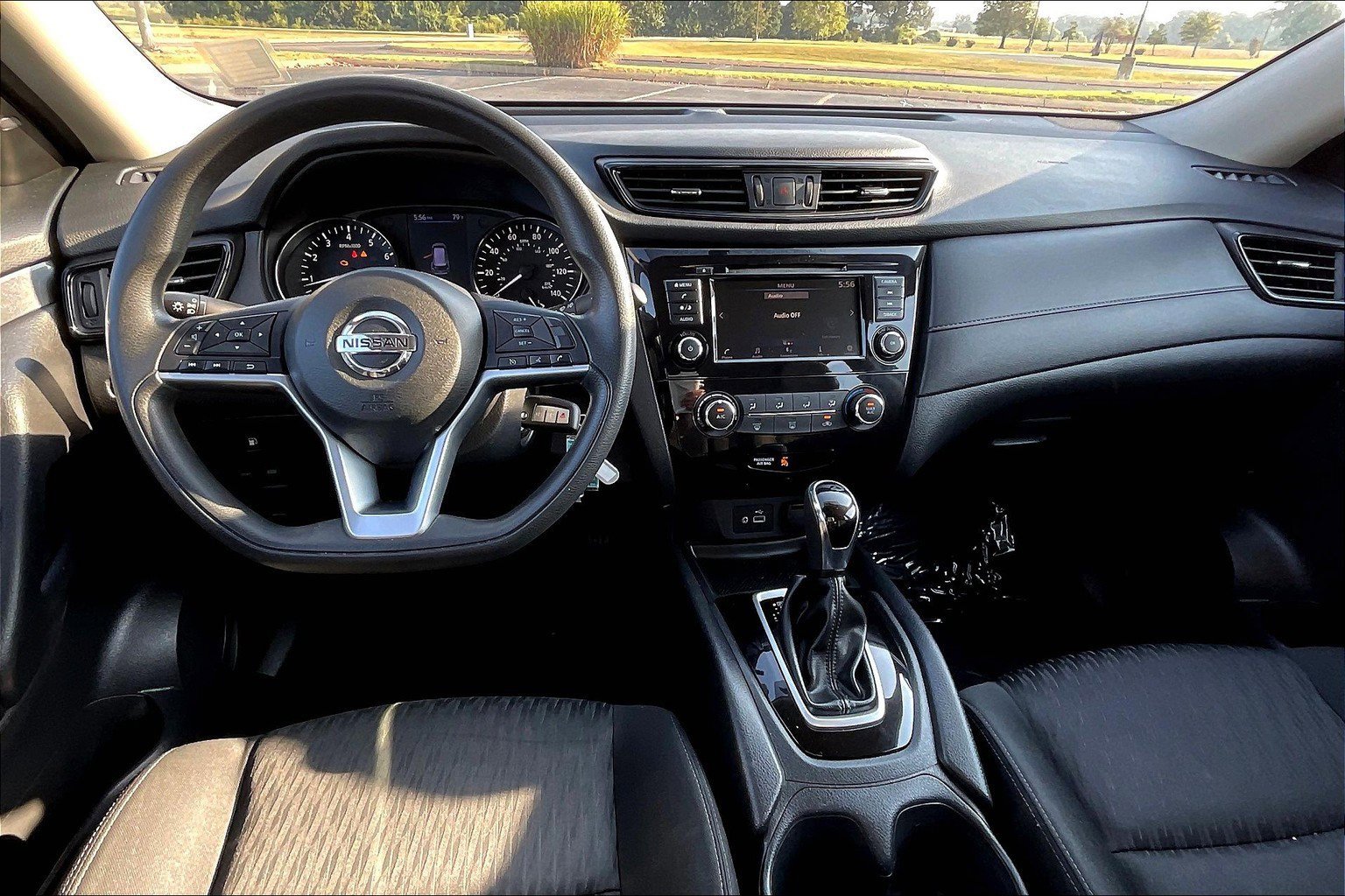 Used 2018 Nissan Rogue S image 14